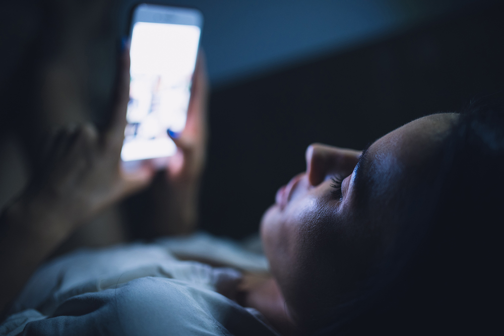 how to stop using your phone at night