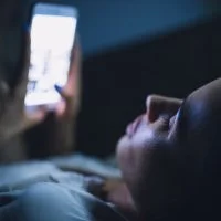 how to stop using your phone at night